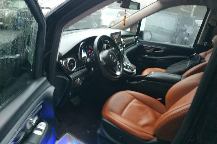 Used Mercedes-Benz V-Class 2018 V 260 Avantgarde Edition China VI