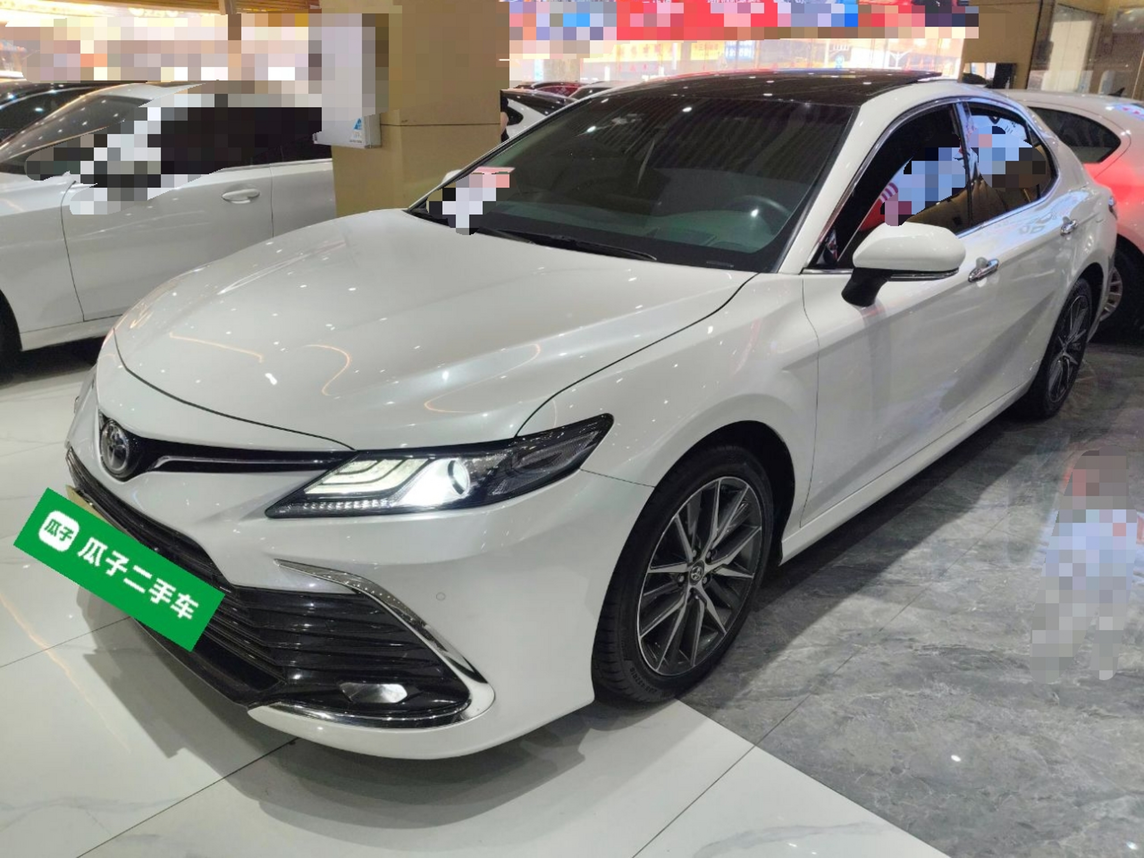 تحت مقدمة السيارة