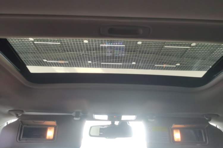 Used Mitsubishi Outlander 2019 2.4L 4x4 Zhi Xiang Edition 7 Seats China VI Standard
