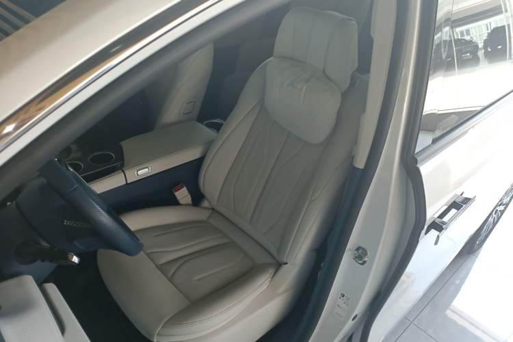 Used Buick GL8 New Energy 2024 Lu Zun Luxury Edition 7-Seater
