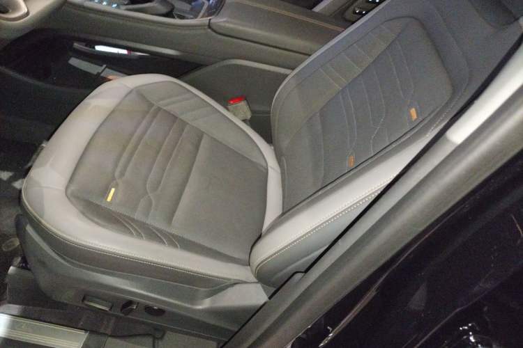 Used Ford Edge 2023 Edge L 2.0T EcoBoost E-Hybrid Four-Wheel Drive Seven-Seat Supreme Model
