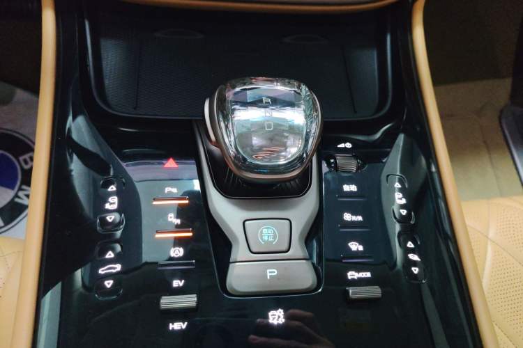 Used Denza D9 2022 DM-i 970 Four-Wheel Drive Prestige Model