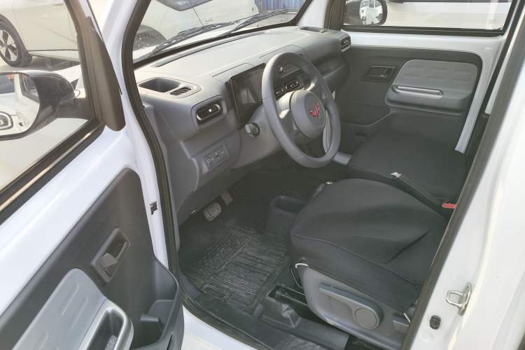 Used Wuling Zhiguang New Energy 2025 Model 305km Ambitious Edition