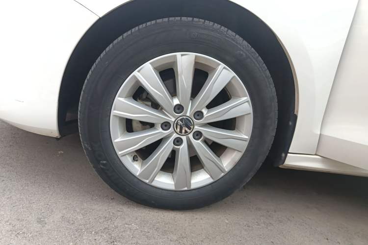 Used Volkswagen Sagitar 2014 Revised Version 1.6L Automatic Leading Edition