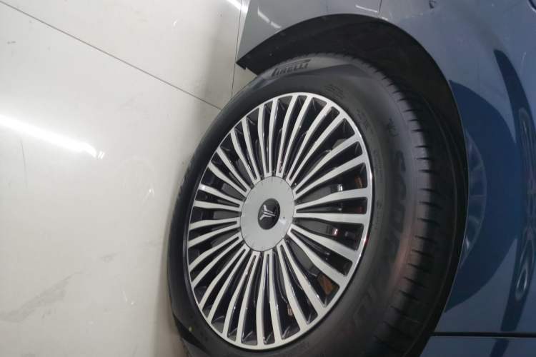 Used VOYAH Dream 2025 PHEV Four-Wheel-Drive Flagship Kunpeng Edition
