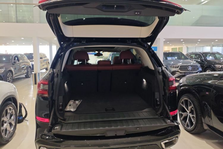 Used BMW X5 2022 Restyled xDrive 30Li Luxury Version M Sport Package
