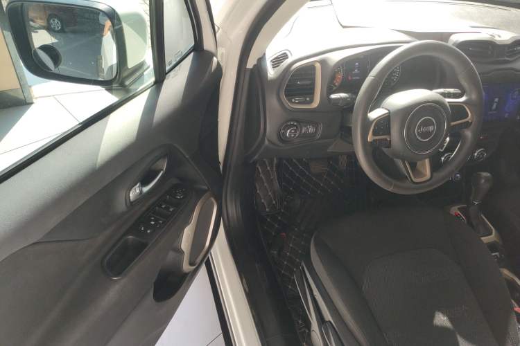 Used  Renegade 2017 180T Automatic Kinetic Edition+