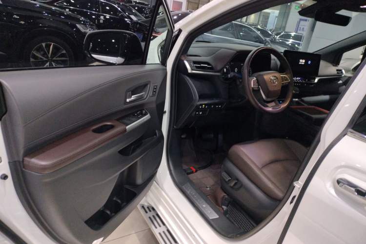 Used Toyota Granvia 2024 2.5L Hybrid Prestige PLUS Four-Wheel Drive Version
