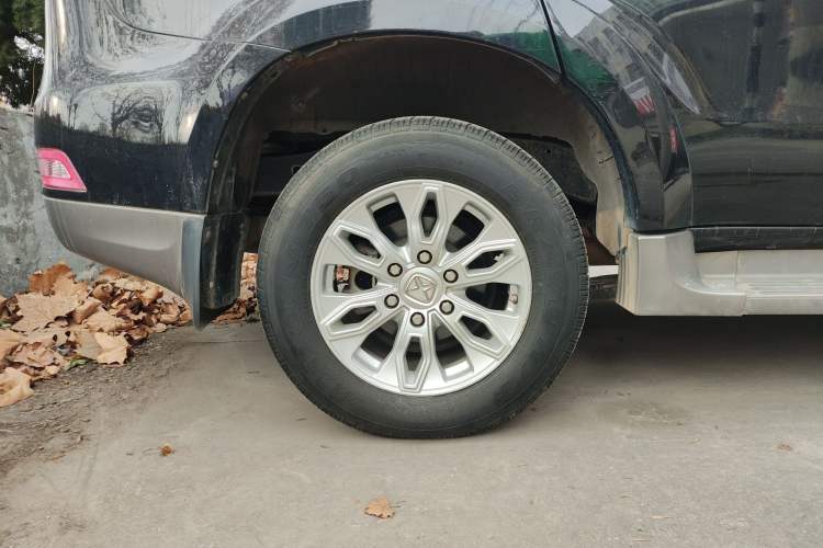 Used JMC Yusheng S350 2016 2.0T Automatic 2WD Gasoline Luxury Version with Sunroof 7 Seats
