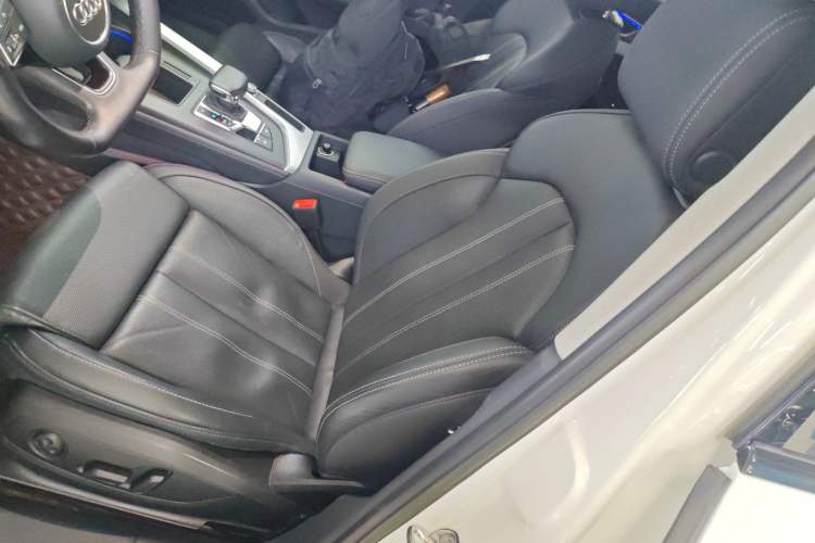 Used Audi A4L 2022 40 TFSI Luxury Dynamic Model
