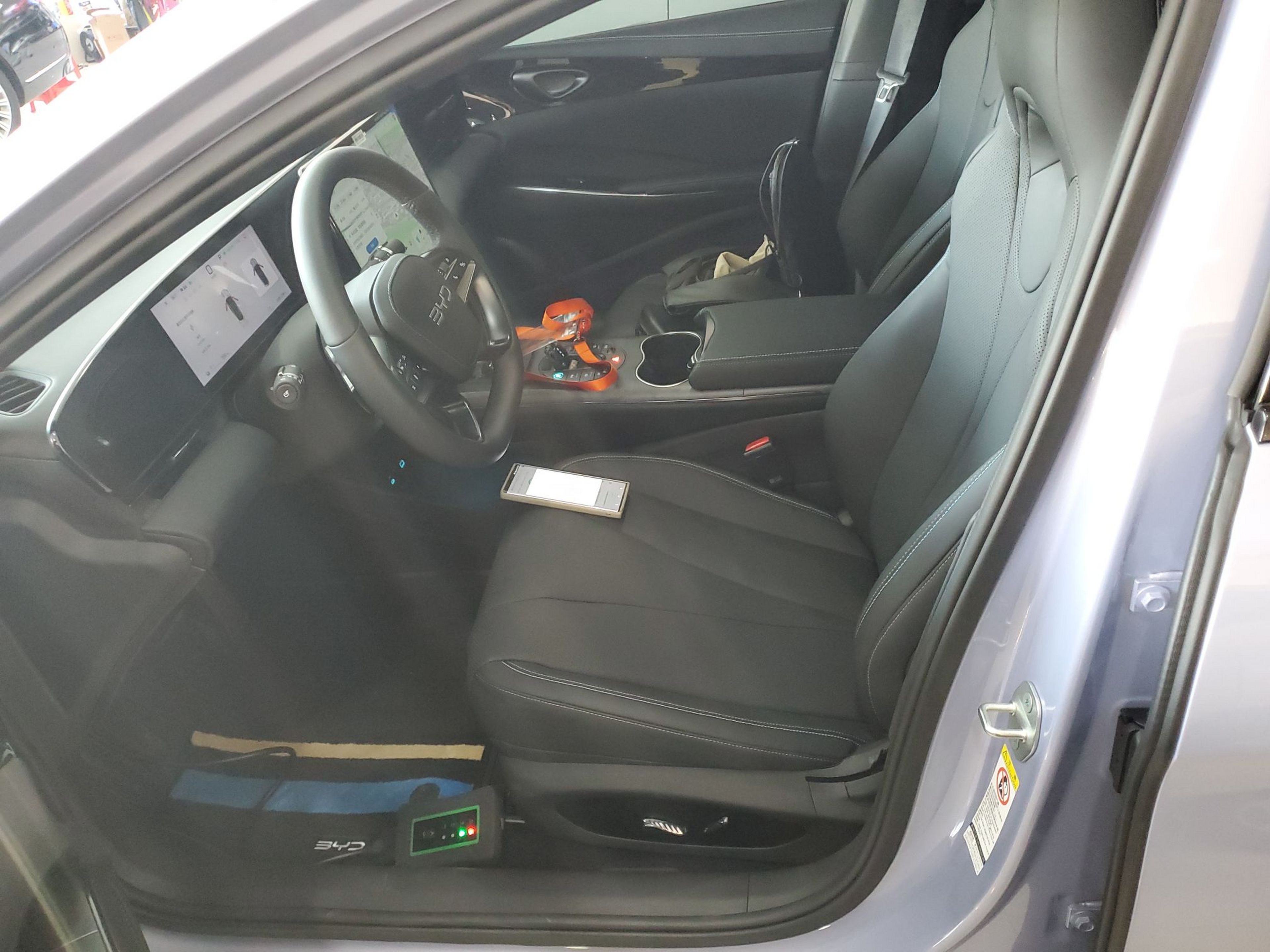 Переднее сиденье в автомобиле