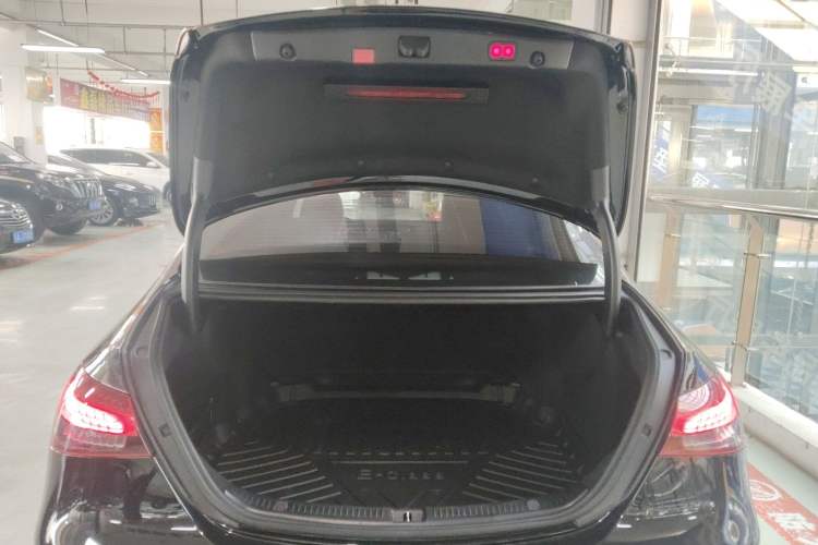 Used Mercedes-Benz E-Class 2022 Second Facelift E 300 L Fashion Edition
