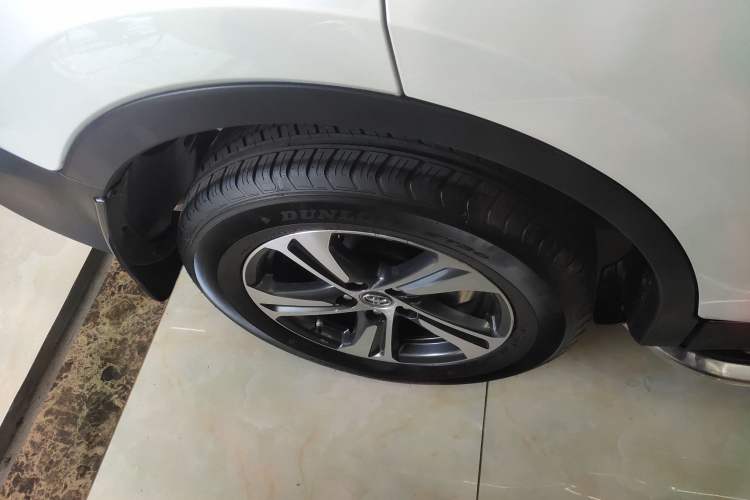 Used Toyota RAV4 2015 2.0L CVT Two-Wheel Drive Fashion Edition
