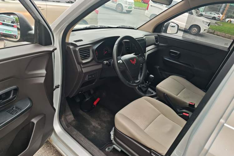 Used Wuling Hongguang V 2021 1.5L Jingqu Edition Enclosed-Window Vehicle LAR
