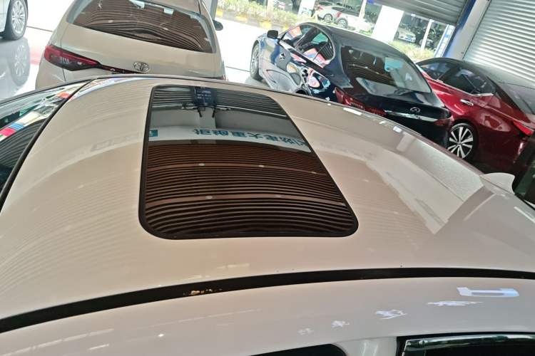 Used Hyundai Celesta 2017 1.6L Automatic Enjoyment Version GLS
