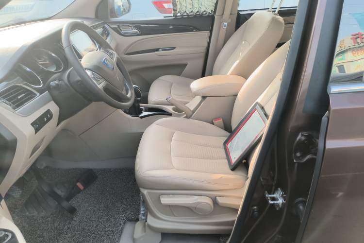 Used Baojun 730 2016 1.8L Manual Luxury Edition 7 Seats
