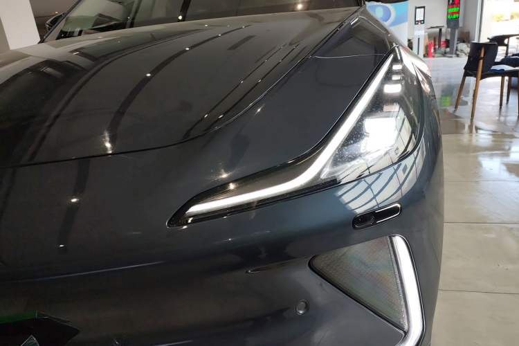 Used  LS7 2023 100kWh Lux All-Wheel-Drive Version