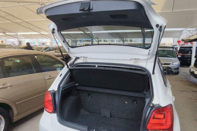 Used Volkswagen Polo 2016 1.4L Manual Fashion Model