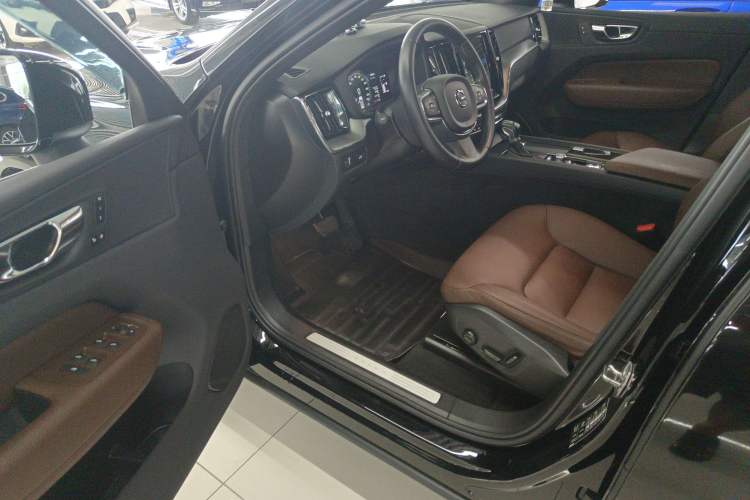 Used Volvo XC60 2021 T5 4x4 Smart Luxury Edition
