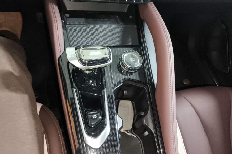 Used Geely Auto Monjaro L 2024 2.0TD High-Power Automatic Two-Wheel Drive Yunqi Version
