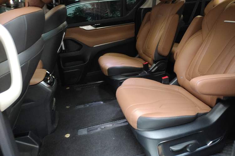 Used SAIC MAXUS G20 2021 PLUS 2.0T Gasoline Automatic Luxury Edition