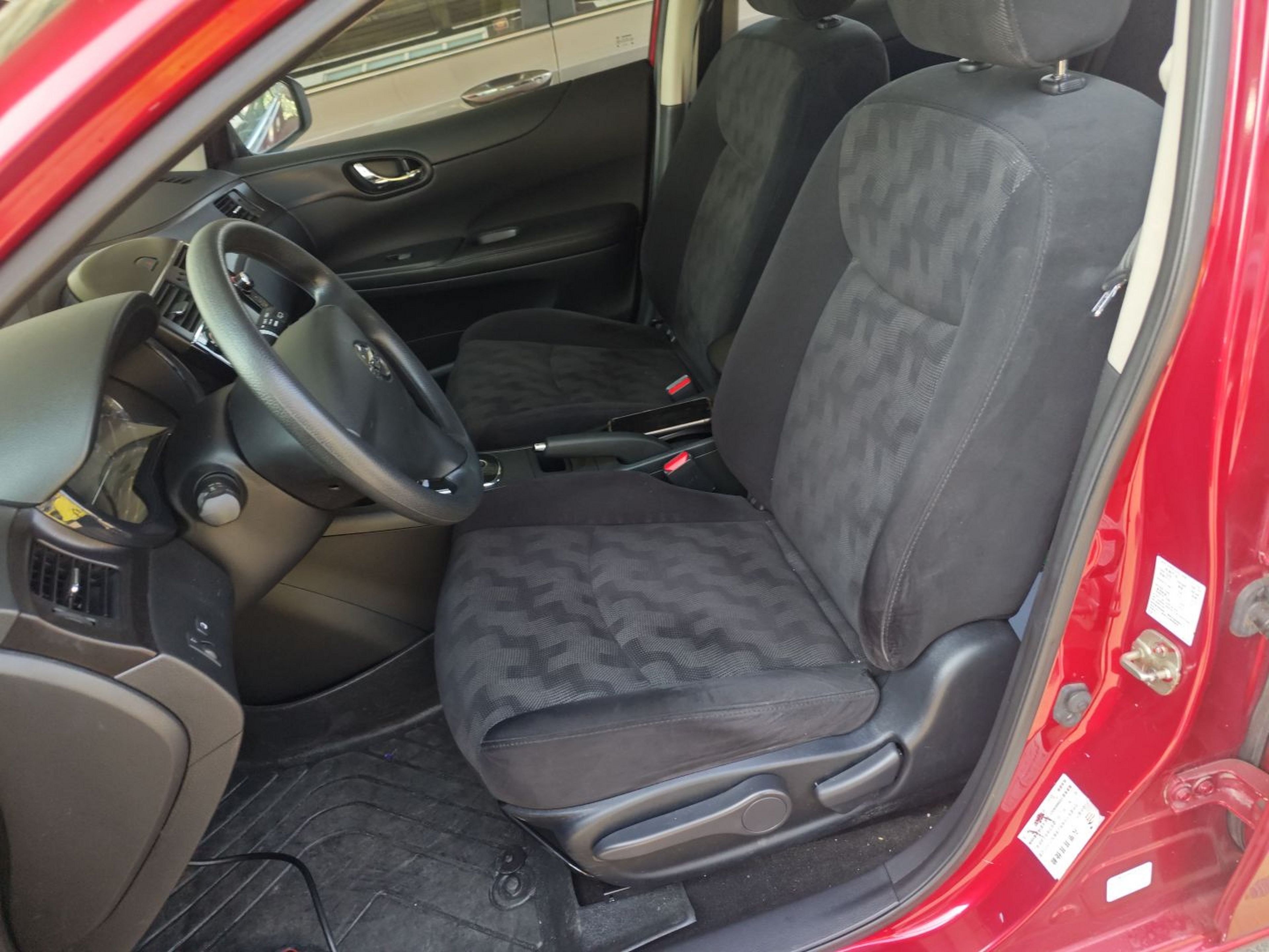 Переднее сиденье в автомобиле