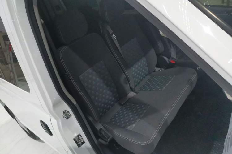 Used SAIC MAXUS Xintu V80 2021 2.0T AMT Classic Aoyuntong Short Wheelbase Mid-Roof 5/6-Seater