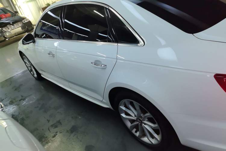 Used Audi A4L 2018 30th Anniversary Edition 40 TFSI Fashion Model
