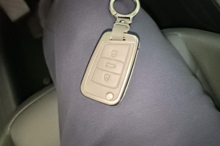 Used Volkswagen Tiguan L 2019 330TSI Automatic Two-Wheel Drive Smart Luxury Version China V Emission Standard
