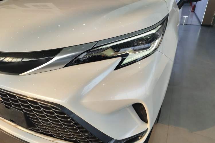 Used Toyota Granvia 2023 2.5L Hybrid Prestige PLUS Edition