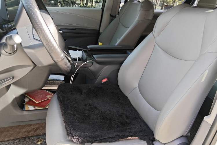 Used Toyota Granvia 2024 2.5L Hybrid Comfort Edition
