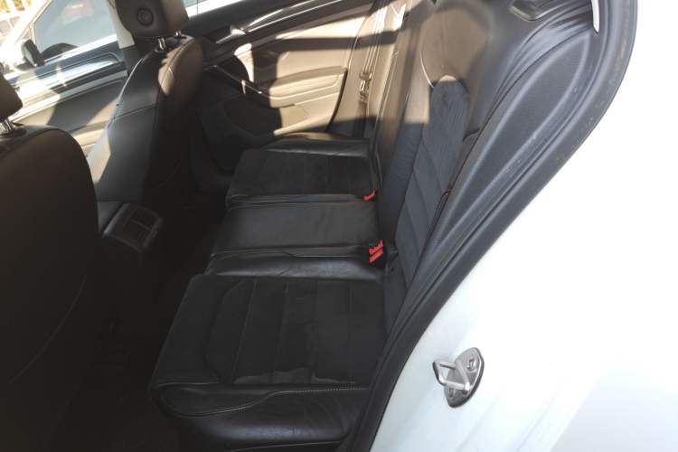 Used Volkswagen Golf 2018 230TSI Automatic Luxury Version
