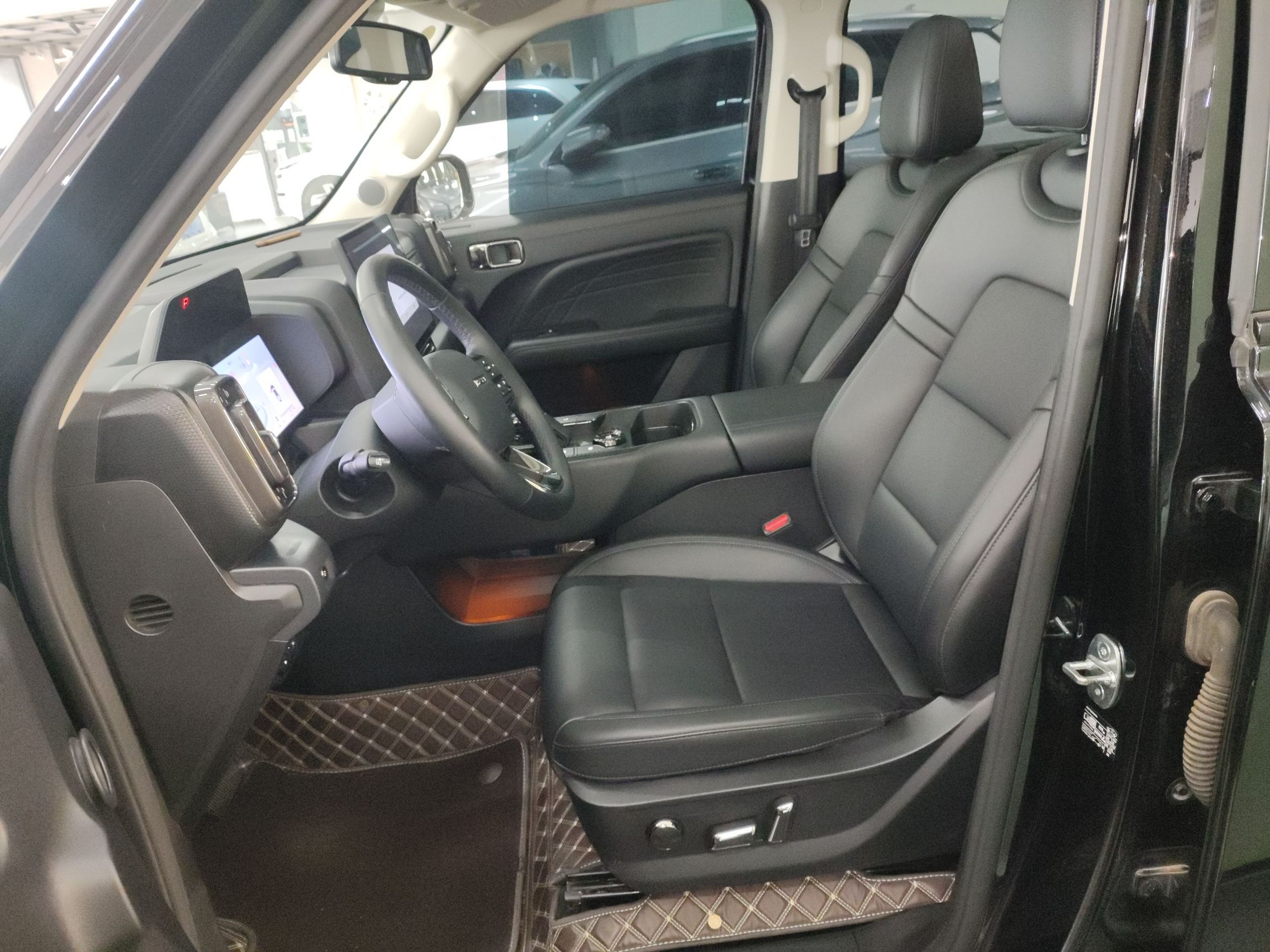 المقاعد الأمامية داخل السيارة