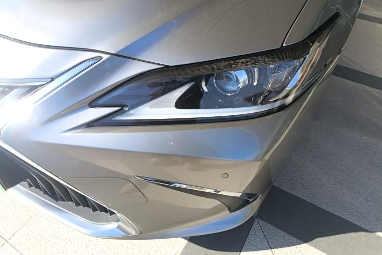 Used Lexus ES 2020 300h Premier Edition
