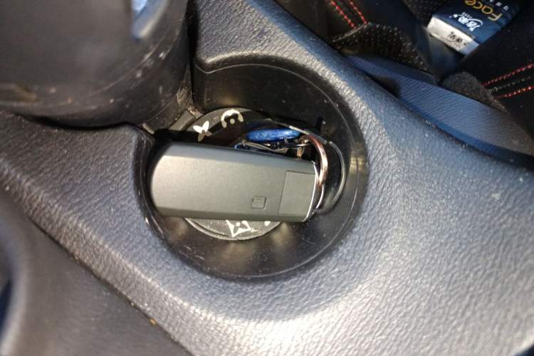 Used Mazda Mazda 3 Axela 2014 Sedan 1.5L Automatic Luxury Model
