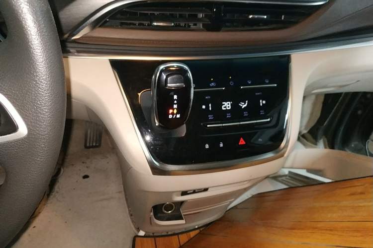 Used Buick GL8 2023 Land Executive Class Smart Enjoyment Model
