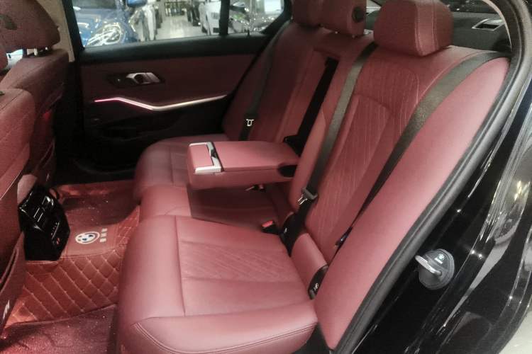 Used BMW i3 2023 eDrive 40 L Midnight Sports Package
