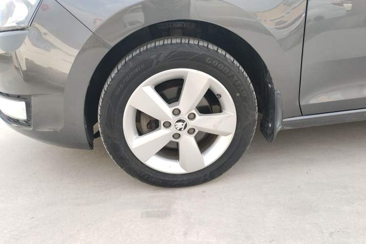 Used Skoda Rapid 2013 1.6L Manual Smart Selection Model