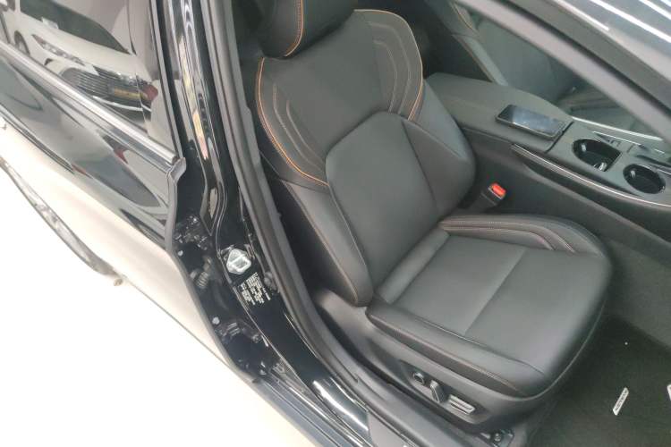 Used Toyota Avalon 2024 Dual-Motor 2.0L Premium Edition
