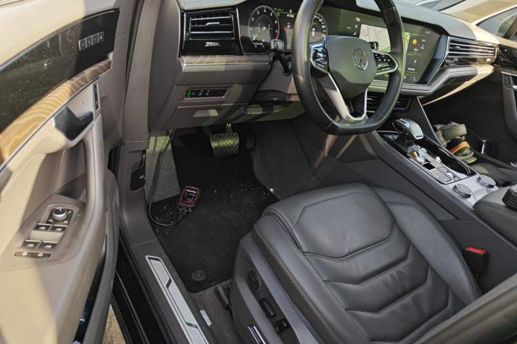 Used Volkswagen Touareg 2022 3.0 TSI Luxury Edition Black Diamond Sport Package
