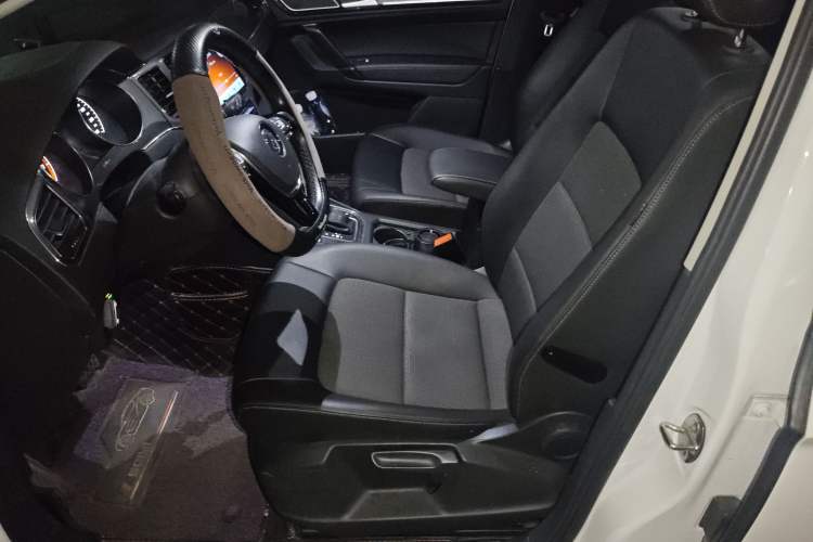 Used Volkswagen Golf Sportsvan 2018 230TSI Automatic Trend Edition
