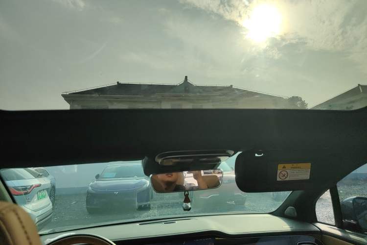 Used  R7 2023 Rear-Drive Screen King Edition
