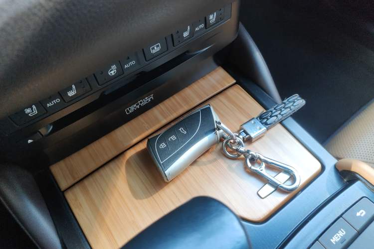 Used Lexus ES 2020 300h Executive Edition
