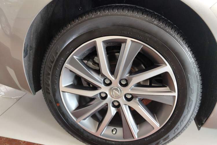 Used Lexus ES 2015 300h Comfort Edition