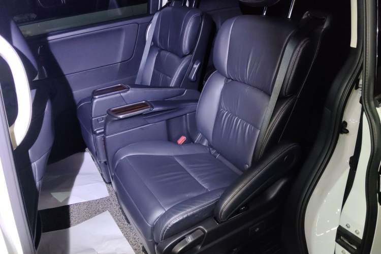 Used Honda Elysion 2016 2.4L Luxury Edition
