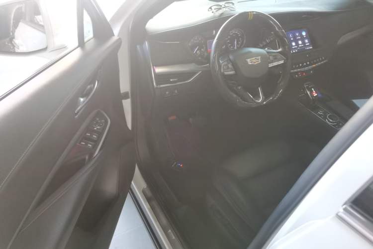 Used Cadillac XT4 2021 28T Two-Wheel Drive Leading Version
