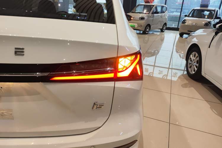 Used Roewe i5 2026 Model 1.5L Manual Comfort Version