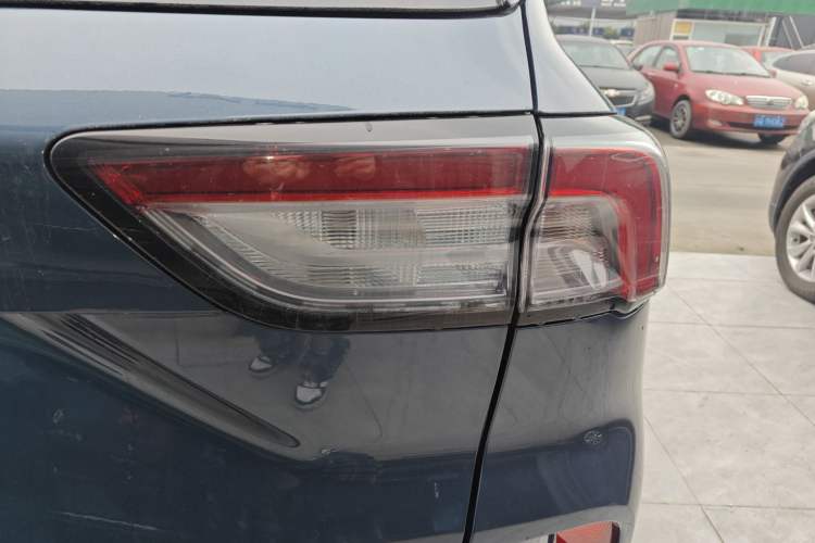 Used Ford Escape 2020 EcoBoost 245 Two-Wheel-Drive Titanium Edition
