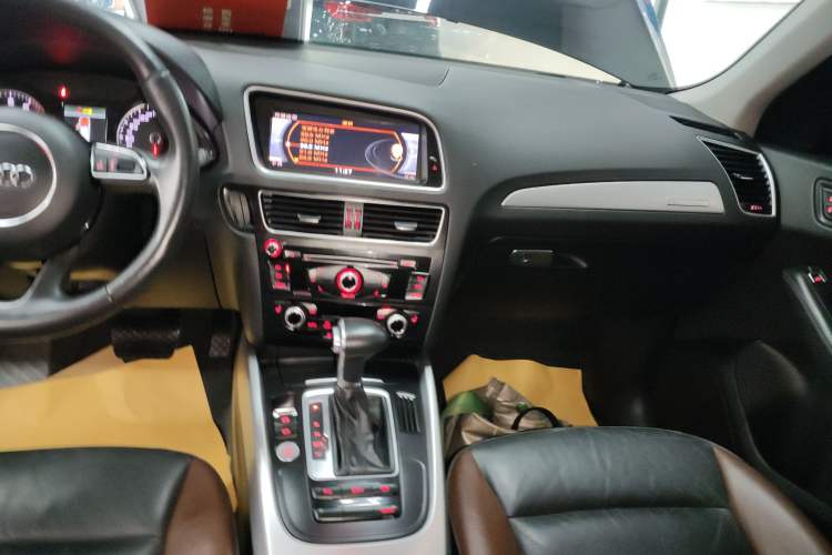 Used Audi Q5 2018 Collector's Edition 40 TFSI Technology Model
