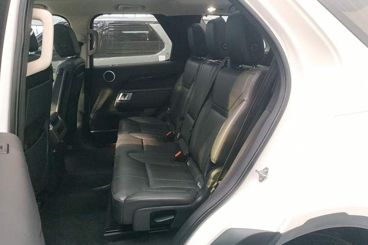 Used Land Rover Discovery 2019 2.0T SE
